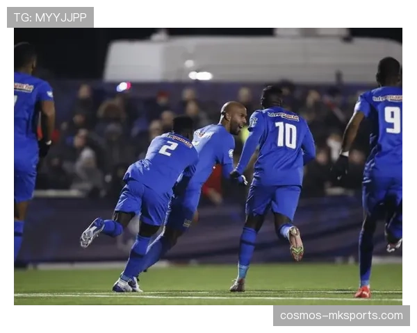 荷甲技术流足球风格持续提升，控球与传切表现稳健